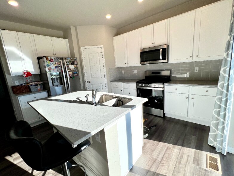 Building Photo - 10722 Rolling Mesa Dr