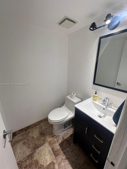 Building Photo - 3003 NE 183rd Ln