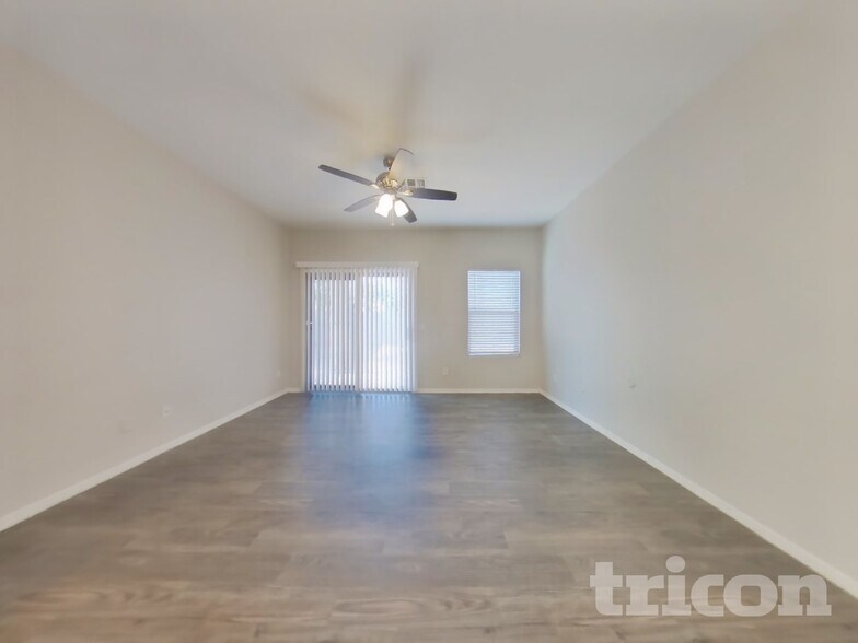 Building Photo - 15409 W Cameron Dr