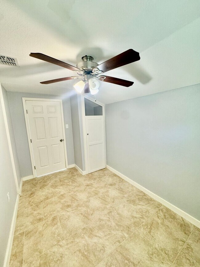 Building Photo - New Rental! Updated 2-bedroom located in a Southside Neighborhood!