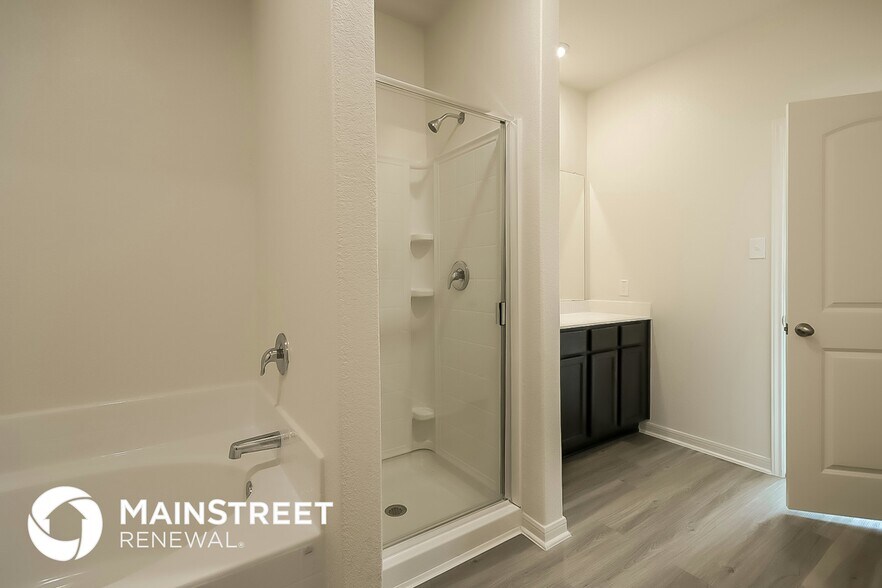 Building Photo - 26213 Raphael Dr