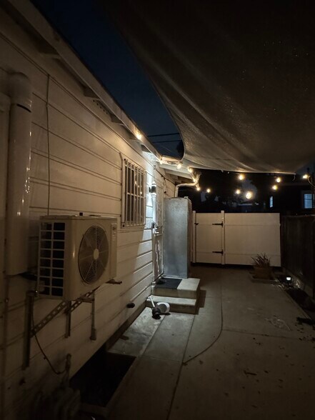 Building Photo - 6831 Hollenbeck St