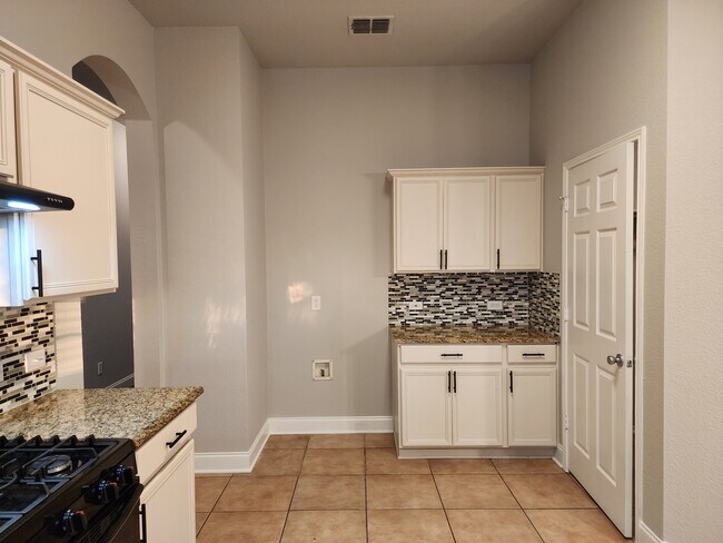 Building Photo - 2827 Saddlebred Trail