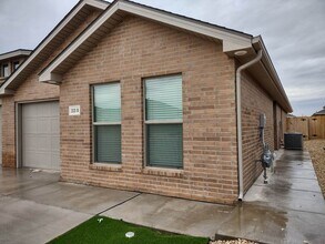 Building Photo - 2121 N Jayton Ave