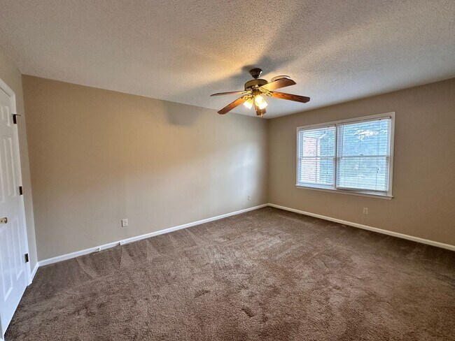 Building Photo - Exclusively Offered By Muse Realty Rentals...