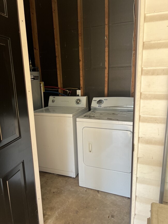 Building Photo - 708 HILL