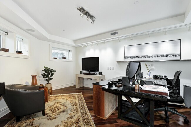 Building Photo - 3 Henley Pl