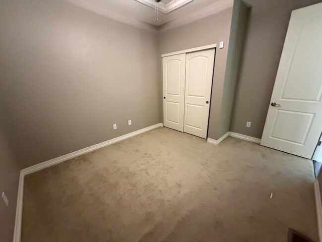 Building Photo - "Luxurious 5-Bedroom Haven in Broomfield with Stunning Granite Finishes & Cozy Fireplace!"