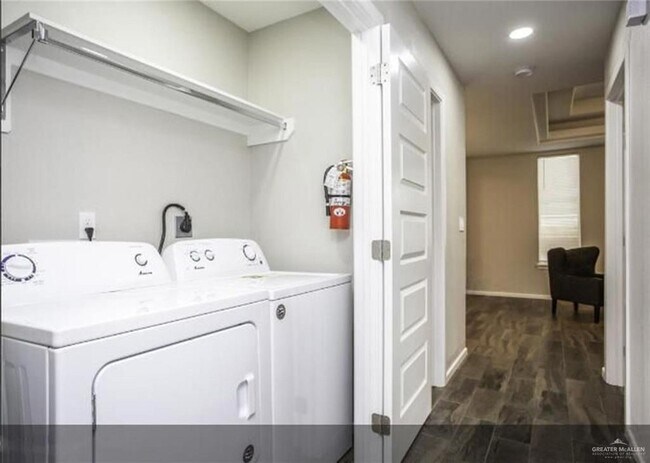 Building Photo - 1416 Alta Vis Dr