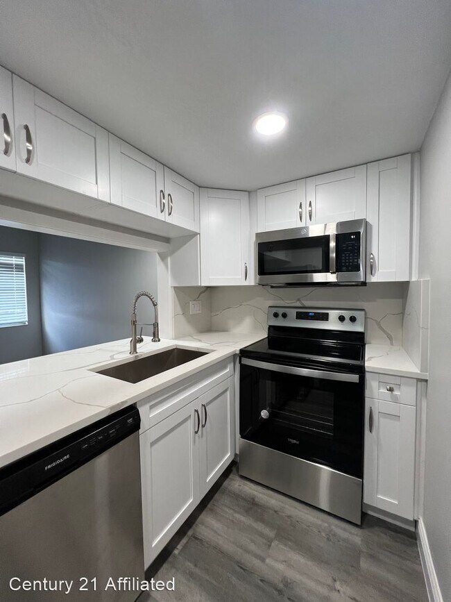 Building Photo - 1 br, 1 bath House - 7108 Waterside Dr.
