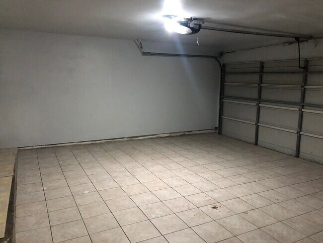Building Photo - 10510 Kiber Dr