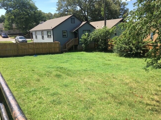 Building Photo - Two Bed, One Bath, Cable and Internet Included