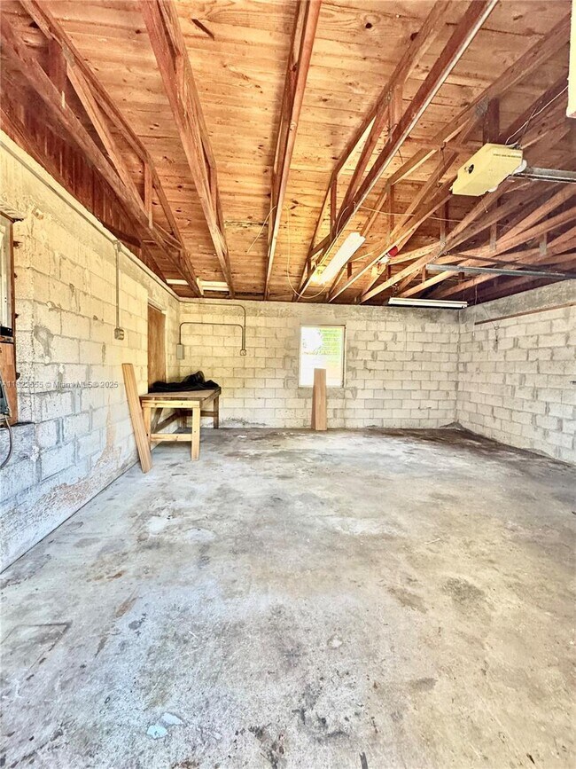 Building Photo - 2100 NE 173rd St