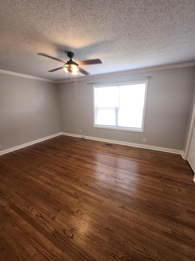 Building Photo - 105 Wildwood Dr