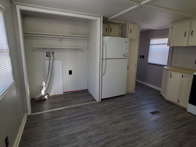 Building Photo - Large 3BR, 2BTH mobile home. Washburn Rura...