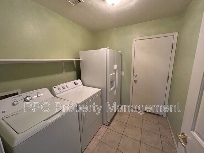 Building Photo - 13444 W Paradise Ln