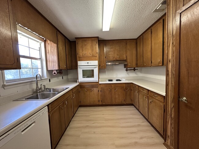 Building Photo - 697 Green St