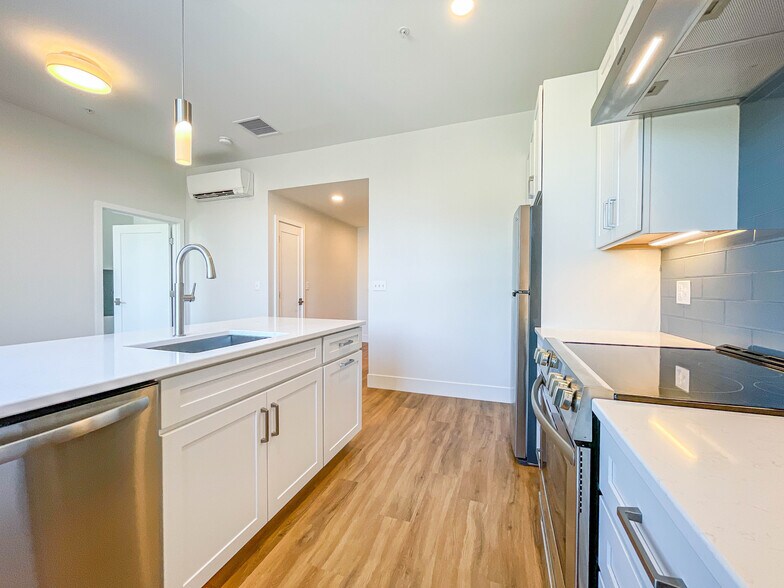 Building Photo - 5 India St