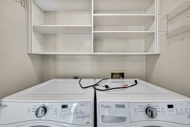 Building Photo - 2026 Ashford Hollow Ln