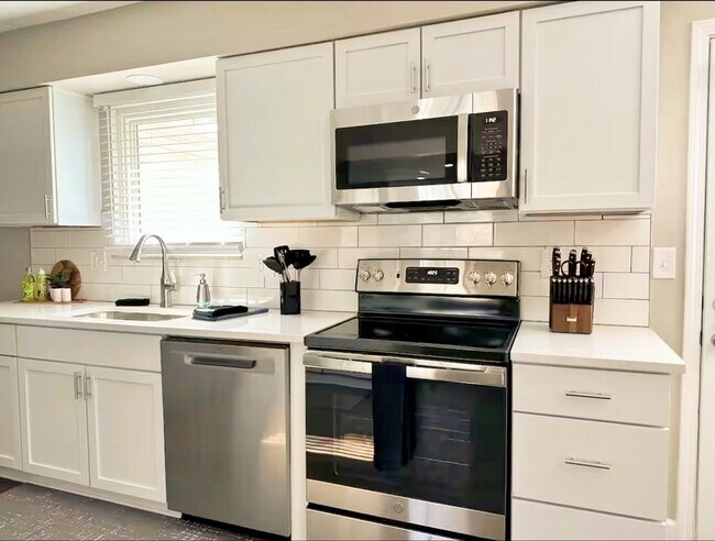 Building Photo - 329 Catherine Dr