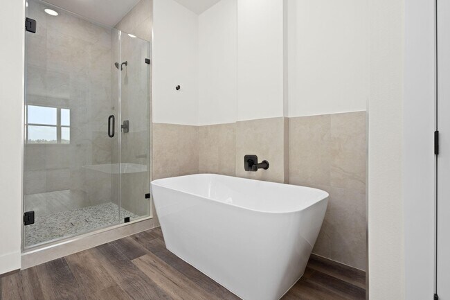 Building Photo - 3905 B Pinemont Dr