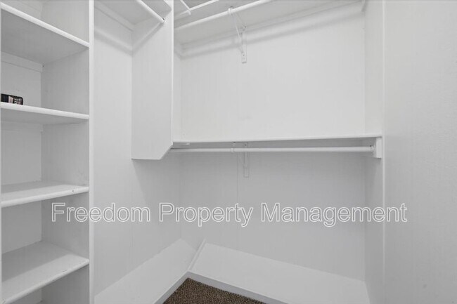 Building Photo - 1020 Aspen Grove St