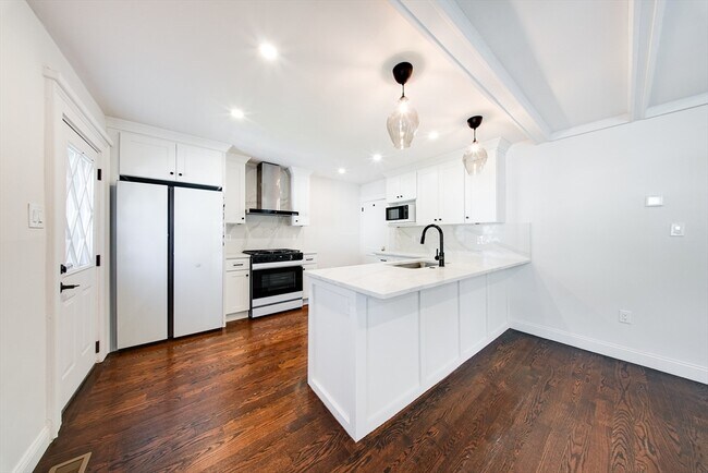Building Photo - 45 Randlett St
