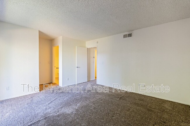 Building Photo - 2232 W Lindner Ave