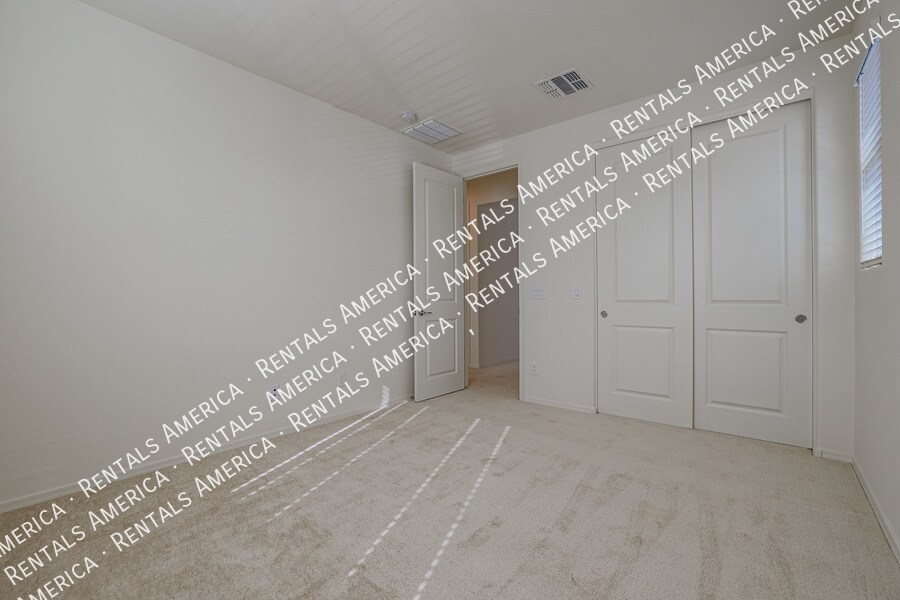 Building Photo - 10036 E Tiburon Ave