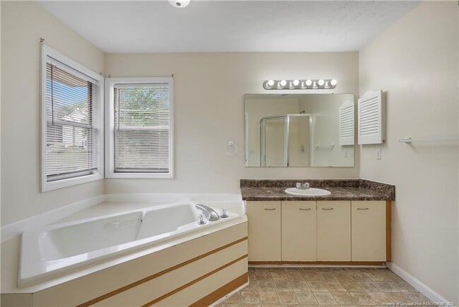 Building Photo - 6716 Willowbrook Dr