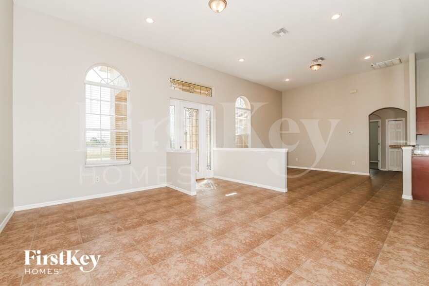 Building Photo - 2017 NE 19th Terrace