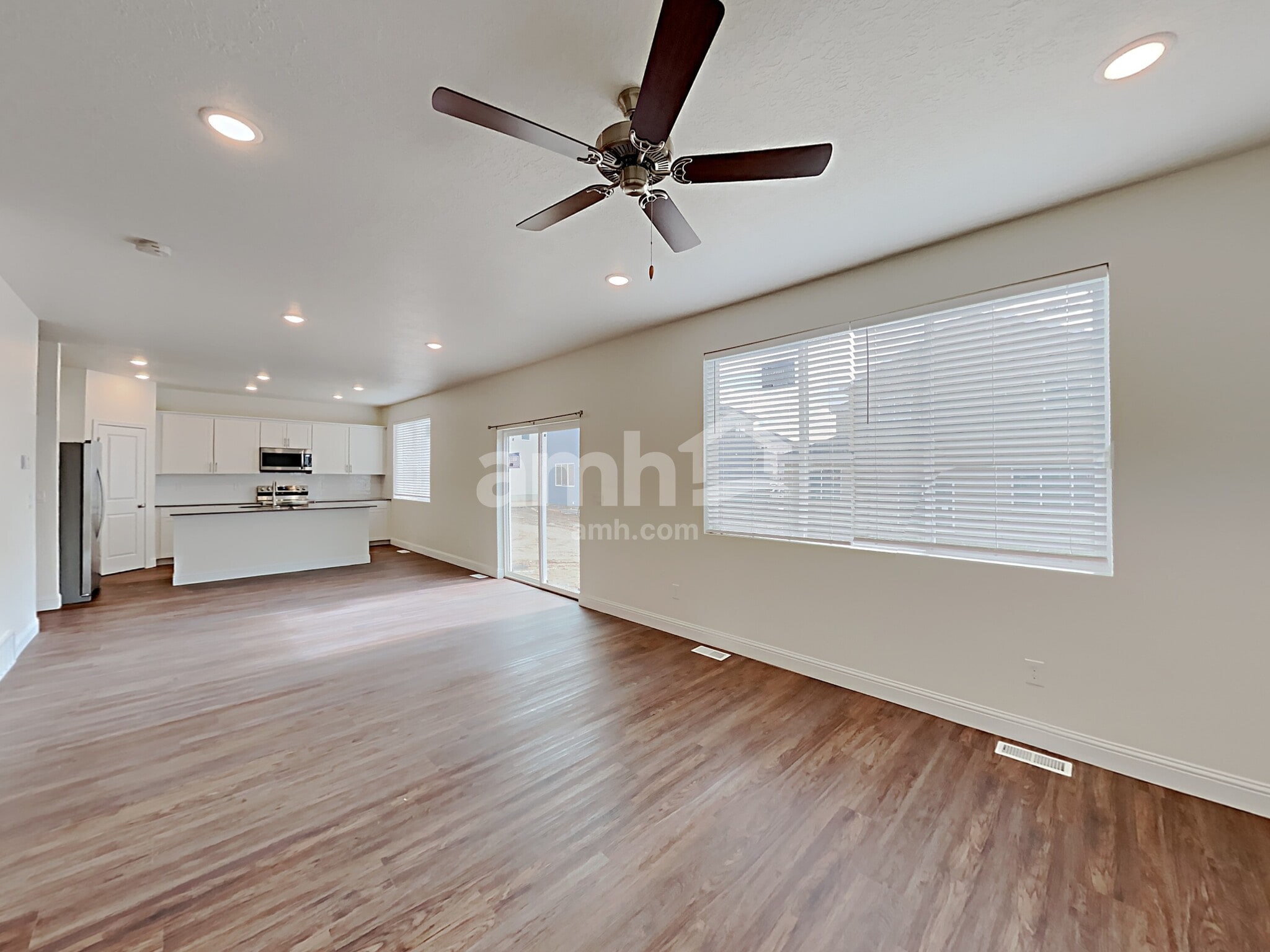 Building Photo - 2412 E Surry Way