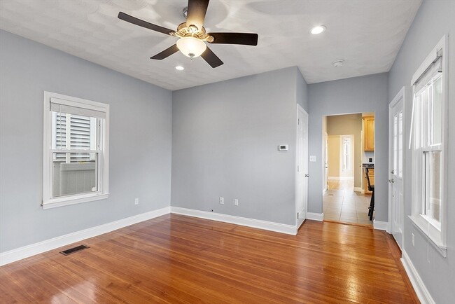 Building Photo - 17 Parker St