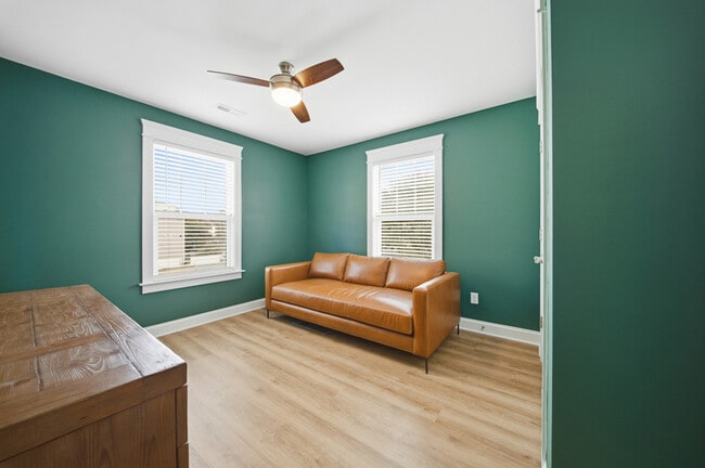 Building Photo - 9610 7th Bay St