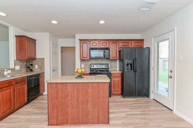 Building Photo - 4022 Mt Everest Way