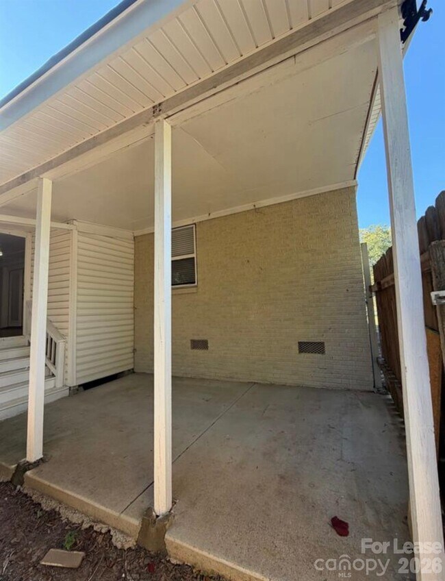 Building Photo - 4201 University Dr