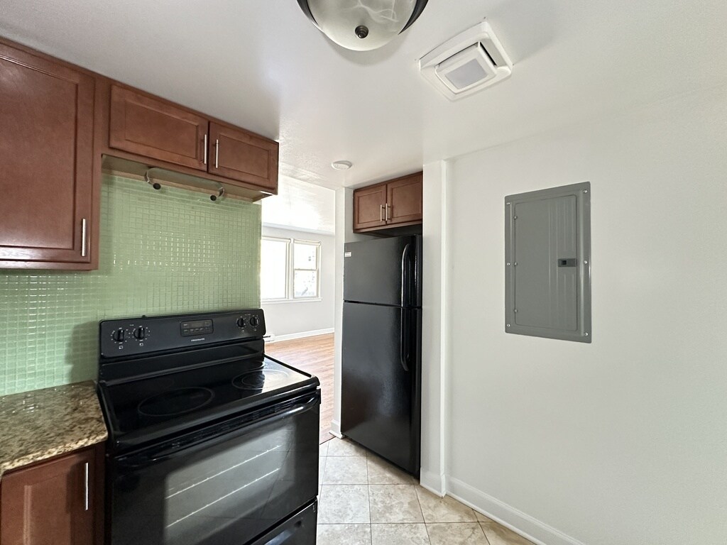 Building Photo - 7632.5 N Milwaukee Ave