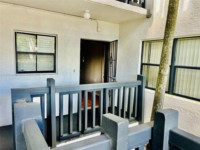 Building Photo - 1021 Mockingbird Ln