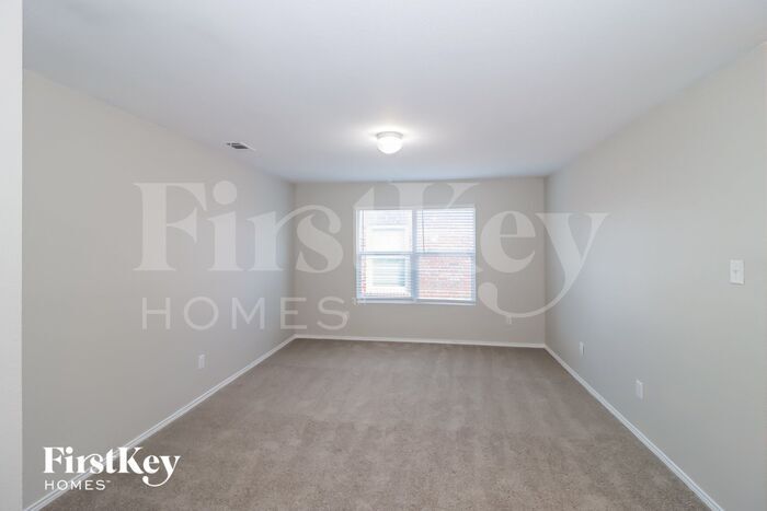Building Photo - 2301 Saffron Ln