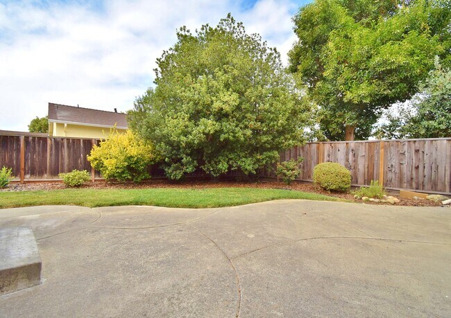Building Photo - COMING SOON! | $3,990 /  BEAUTIFUL BROOKVALE HOME IN CENTRAL FREMONT