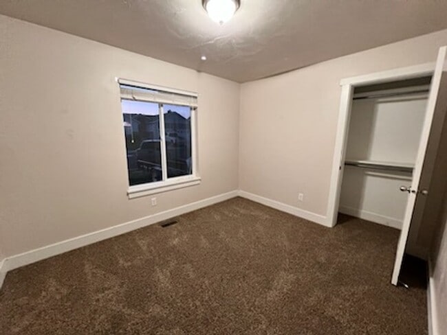 Building Photo - Beautiful 3 bed in Golf Course community