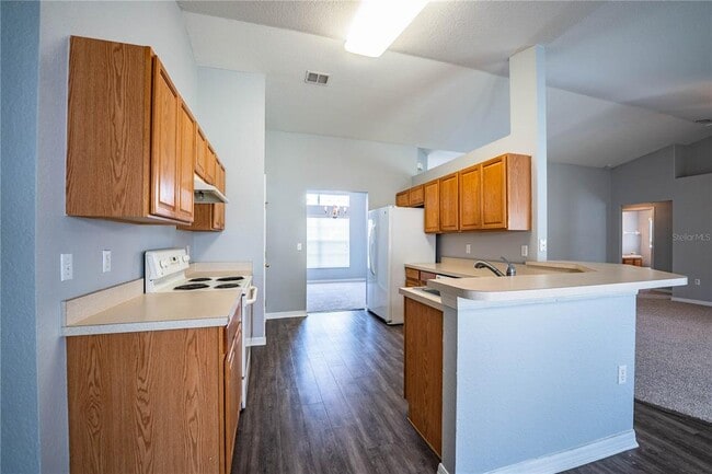 Building Photo - 233 Towhee Rd