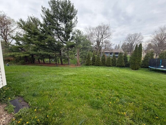 Building Photo - 310 Powell Rd