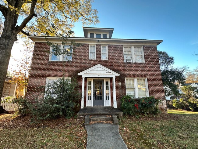 Primary Photo - Adorable One Bedroom Apartment in Dilworth!