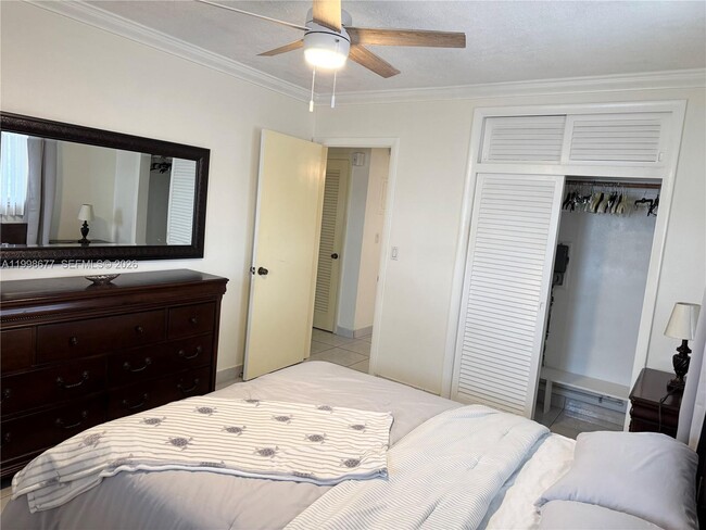 Building Photo - 920 SW 11th Ave