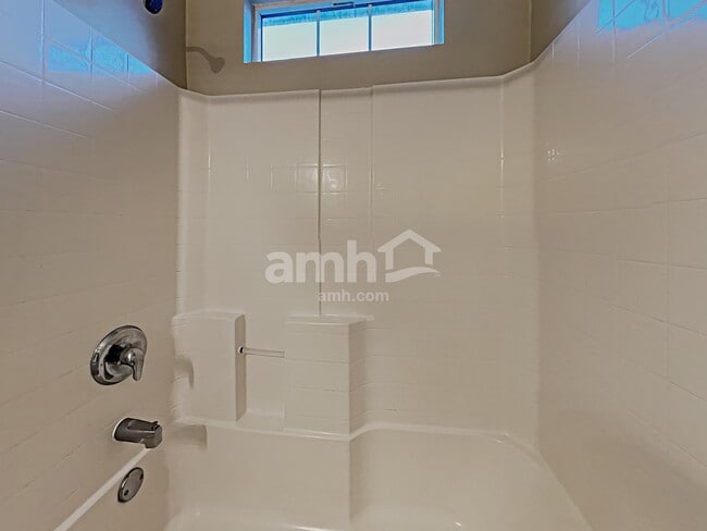Building Photo - 525 Amsonia Circle