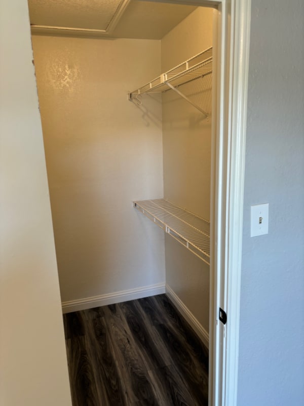 Building Photo - 1730 Crestpoint Dr
