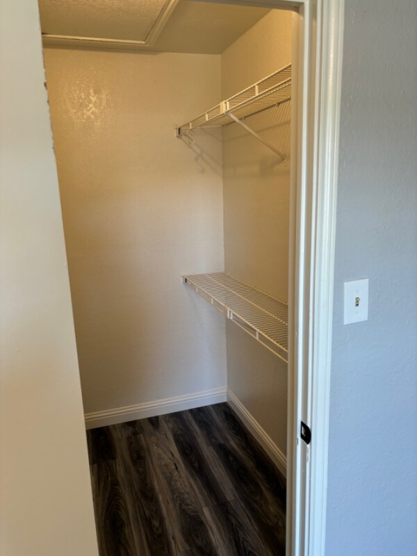 Building Photo - 1730 Crestpoint Dr