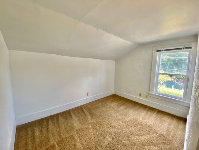 Building Photo - 211O