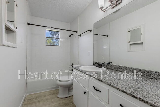 Building Photo - 465 Cranbrook Dr